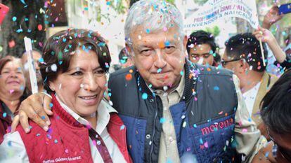 Delfina Gómez y López Obrador, tras un mitin en el Estado de México, en 2017.