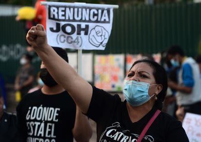 Manifestación en Tegucigalpa el lunes exigiendo la destitución del presidente Juan Orlando Hernández.