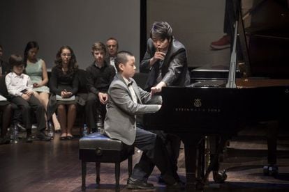 Lang Lang en la clase magistral con 15 niños en el Auditori de Barcelona