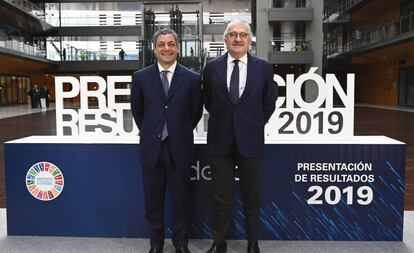 El consejero delegado de Endesa, José Bogas, (I) junto a Luca Passa, director general de Finanzas en la presentación de resultados.