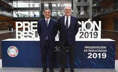 El consejero delegado de Endesa, José Bogas, (I) junto a Luca Passa, director general de Finanzas en la presentación de resultados. 