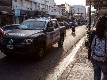 Una patrulla policial en un barrio de Buenos Aires.