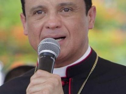 El obispo castrense de El Salvador, Fabio Colindres.