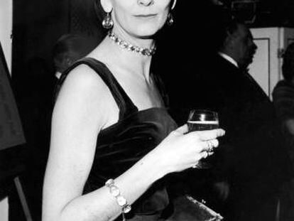 La escritora Elizabeth Jane Howard, en Londres en 1962. 