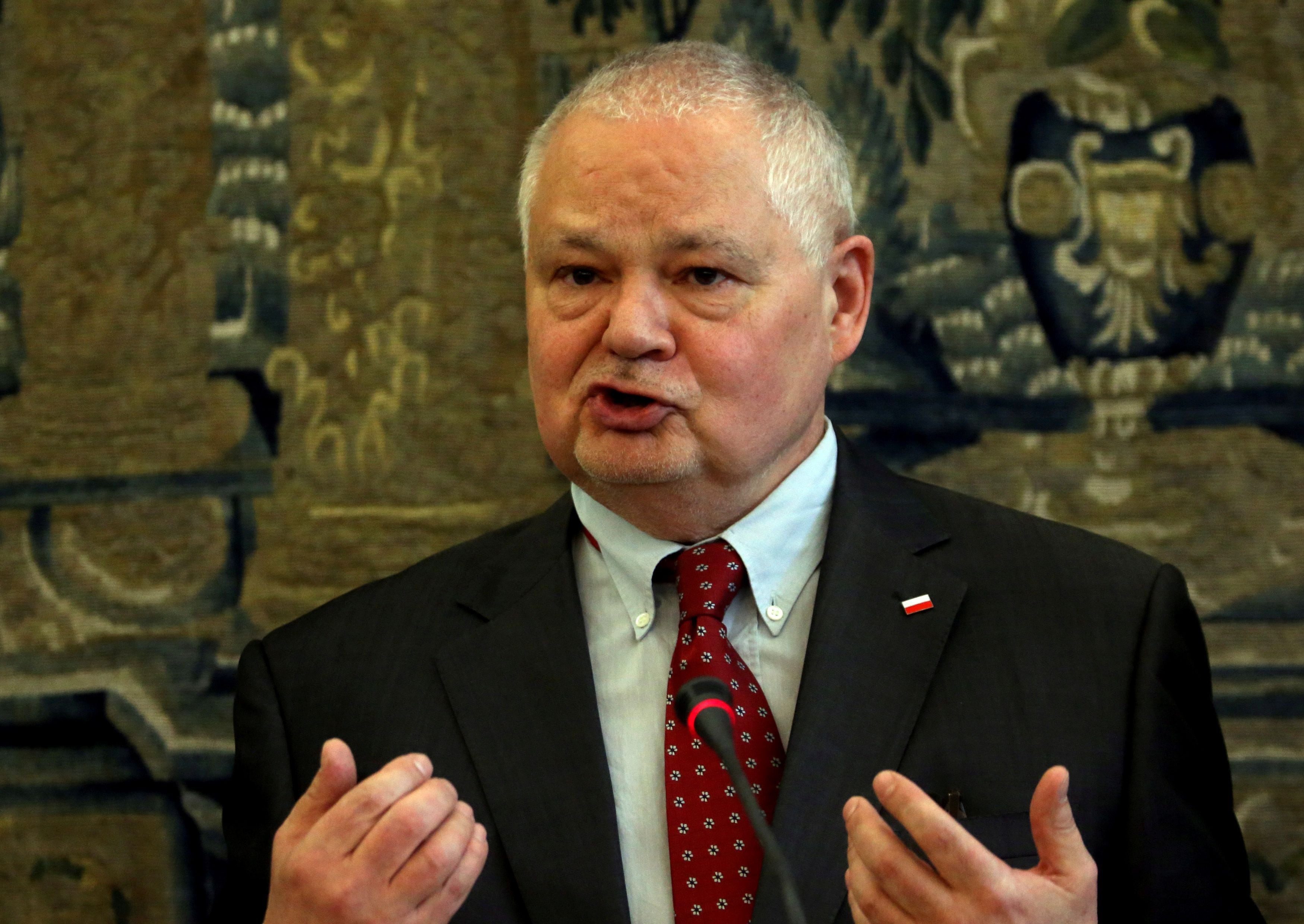 La coalición de Tusk denuncia al gobernador del banco central polaco por favorecer al Gobierno anterior
