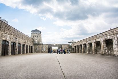 Entrada al Monumento conmemorativo de Mauthausen.