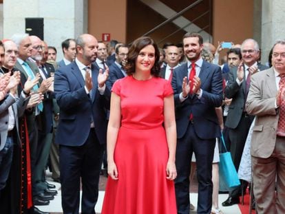 La popular Isabel Díaz Ayuso antes de tomar posesión como presidenta de la Comunidad de Madrid en un acto celebrado este lunes en la Real Casa de Correos, sede del Gobierno regional.