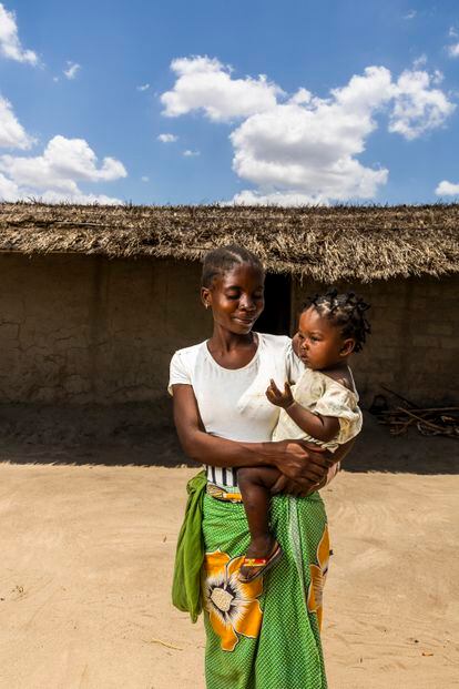 Con su hija Yumina, de un año, vive ahora en casa de su hermana y cerca de sus padres.