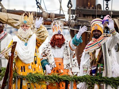 Llegada de los Reyes Magos de Oriente al puerto de Barcelona, este viernes.