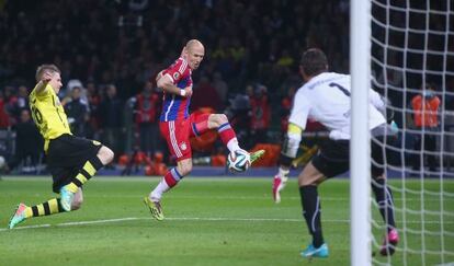 Robben marca en la pr&oacute;rroga el primer gol del Bayern.