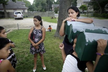 Migrantes latinos en un barrio de Nueva York.