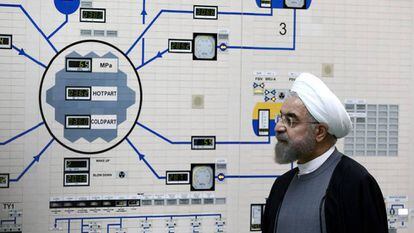 El presidente iraní, Hasan Rohani, de visita en la central nuclear iraní Bushehr en 2015.