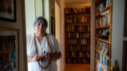 La escritora Ana Luísa Amaral en su vivienda en Leça da Palmeira, en Matosinhos (Portugal).