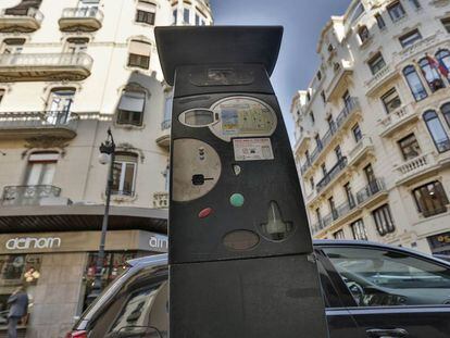 Un parquímetro del servicio de estacionamiento de la ORA de Valencia. 