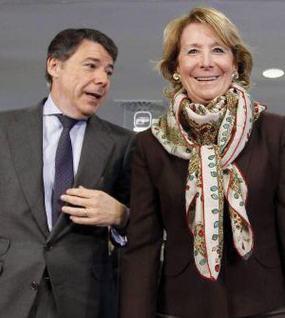 Esperanza Aguirre e Ignacio Gonz&aacute;lez, durante el foro organizado por el partido hoy en Parla. 