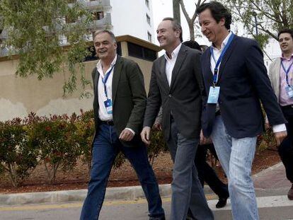 Esteban Gonz&aacute;lez Pons, Alberto Fabra y Carlos Floriano, ayer en Pe&ntilde;&iacute;scola.