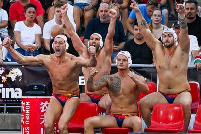 Los jugadores de España celebran una acción durante la semifinal de este viernes ante Croacia en Budapest (Hungría).