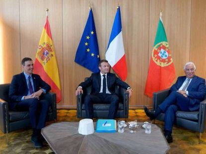 Pedro Sánchez, Emmanuel Macron y Antònio Costa en una reunión previa a la cumbre europea.