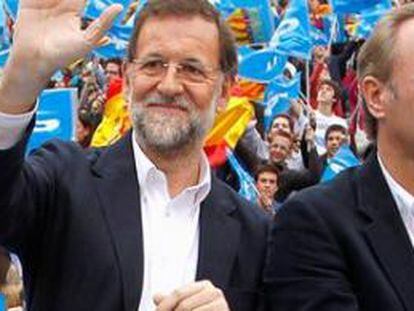 El presidente del Gobierno, Mariano Rajoy, junto a la alcaldesa de Valencia, Rita Barberá, y el presidente de la Comunidad Valenciana, Alberto Fabra