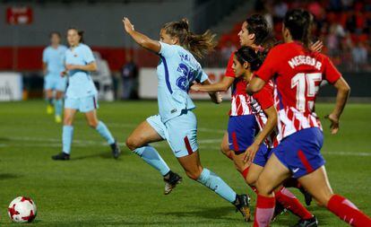 Lieke Martens, persegida por defensoras del Atlético.
