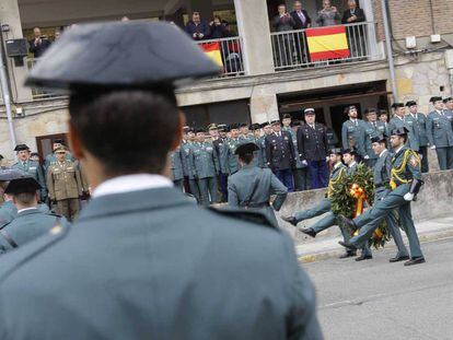 Desfile de la Guardia Civil en el cuartel de Intxaurrondo (San Sebastián). 