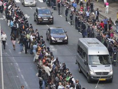 El cortejo fúnebre de Mandela recorre las calles de Pretoria.