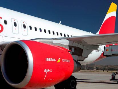Avi&oacute;n A320 de Iberia Express en el aeropuerto de Madrid-Barajas.