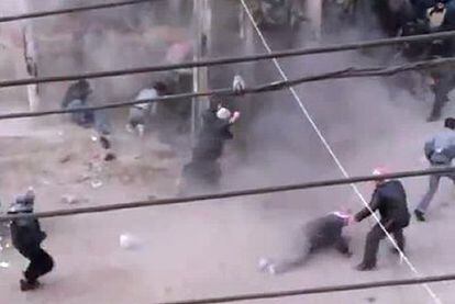 Batalla campal en Duma, cerca de Damasco, en una imagen de vídeo.