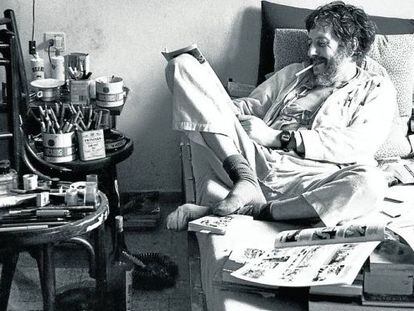 El escritor argentino Osvaldo Lamborghini (1940-1985), en su casa de Barcelona.