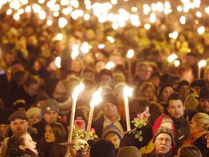 Vigilia en Copenhague tras el ataque del sábado.