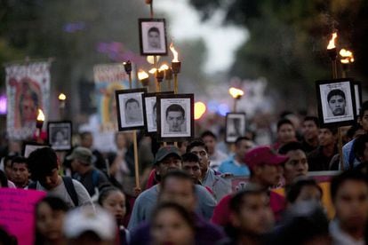 Manifestaci&oacute;n en M&eacute;xico por Ayotzinapa (imagen de archivo)