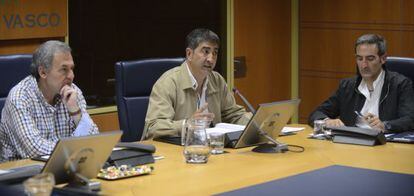 Roberto Seij&oacute;, portavoz del sindicato Erne, interviene en el Parlamento vasco.