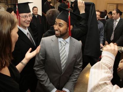 Graduaci&oacute;n en la Academia de Medicina de la Universidad de Poznan.