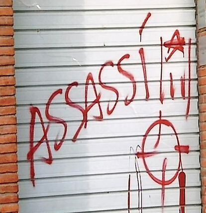 Otro macabro mensaje recuerda la muerte de 'El Quico' cada año. Todos los 5 de enero aparecen pintadas de "asesino" en la casa de Abel Rocha.
