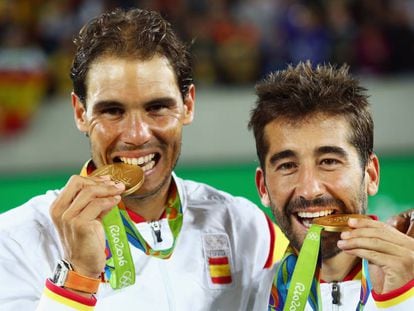 Nadal y Marc L&oacute;pez con la medalla de oro. 