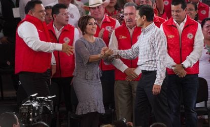 Rosario Robles junto a Peña Nieto en agosto de 2018.