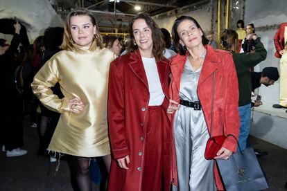 De izquierda a derecha, Camille Gottlieb, Pauline Ducruet y su madre la princesa Estefanía de Mónaco, en París el pasado mes de febrero.