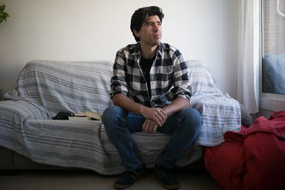 Carles Matamala, realizador despedido pocos días antes de iniciarse la crisis sanitaria, en Barcelona. 