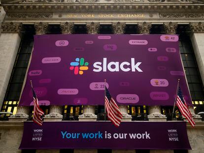 El logo de la aplicación Slack en la Bolsa de Nueva York.