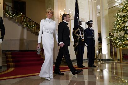Emmanuel Macron y la primera dama, Brigitte Macron en
su llegada a la cena oficial de Estado celebrada en la Casa Blanca.