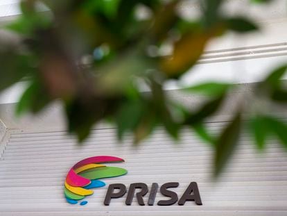 Logo del grupo PRISA en su sede de la Gran Vía en Madrid.