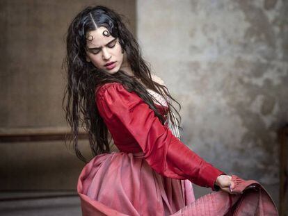 La cantant Rosalía a la fotografia per al Calendari Pirelli 2020. En vídeo, la sessió de fotos.