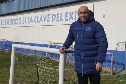 Abelardo posa antes de la entrevista en la Ciudad Deportiva del Alavés.