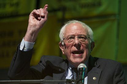 El candidato a la presidencia Bernie Sanders en un mítin para buscar un acuerdo verde.