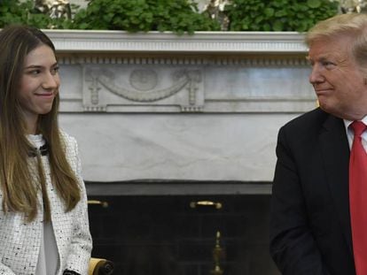 Donald Trump, junto a Fabiana Rosales, este miércoles en la Casa Blanca.
