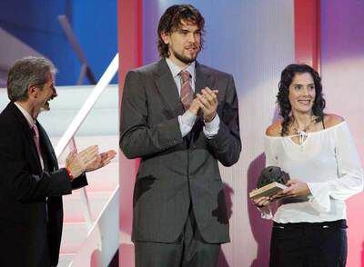Marc Gasol y Laura Camps, en la entrega de los galardones a las selecciones  de baloncesto.