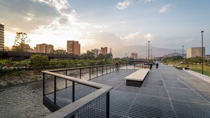 Un río rehabilitado en la ciudad colombiana de Medellín.