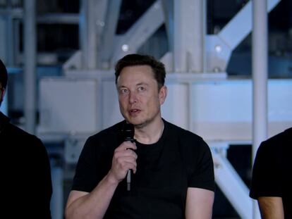 El empresario Elon Musk responde a una pregunta durante la sesión de preguntas y respuestas del Día del Inversor de Tesla.