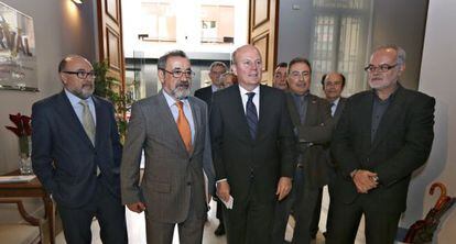 Los presidentes de Redit y Cierval, el consejero de econom&iacute;a y los l&iacute;deres de CC OO y UGT.  