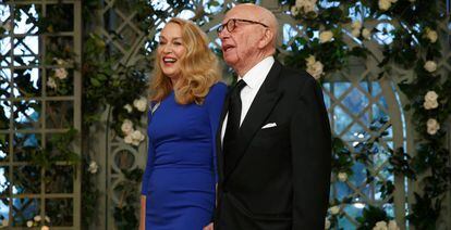 Rupert Murdoch y su esposa, Jerry Hall, en la cena celebrada en la Casa Blanca en honor de Emmanuel Macron, presidente franc&eacute;s, el 24 de abril.